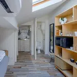 Studio Sous Les Toits Tres Bien Place Et Climatise