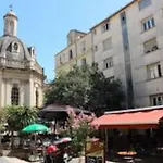 Studio Sous Les Toits Tres Bien Place Et Climatise