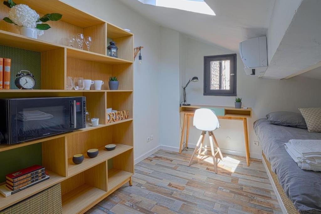 Sous Les Toits Tres Bien Place Et Climatise Apartamento *