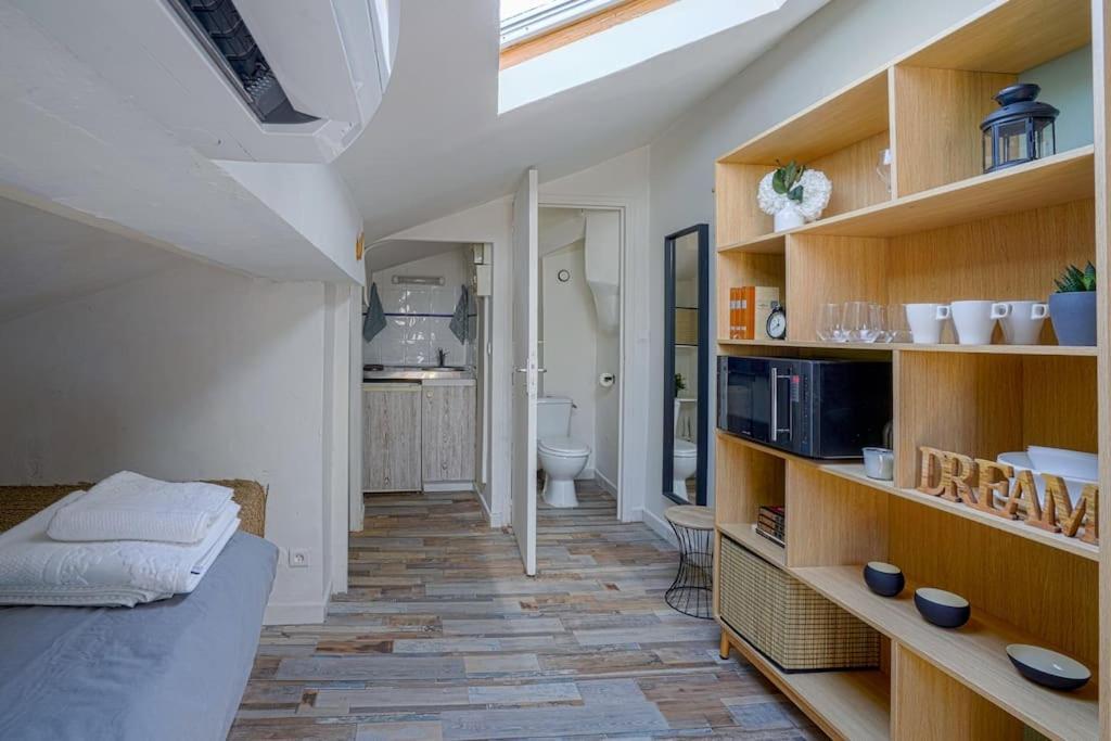 Sous Les Toits Tres Bien Place Et Climatise *
